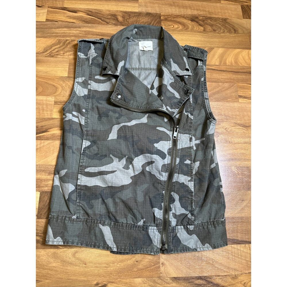 Silence + Noise Camo Floral Vest Jacket‎ Embroidered Size XS Anthropologie